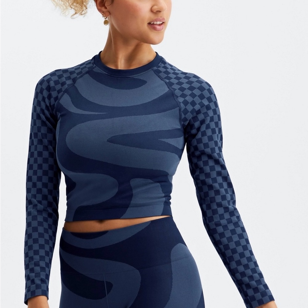 Fabletics Deep Navy/Mid-Blue Jada Seamless Long-Sleeve Crop Top